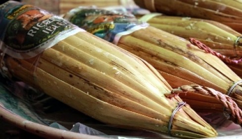 ricotta nelle tradizionali cavagne di canna